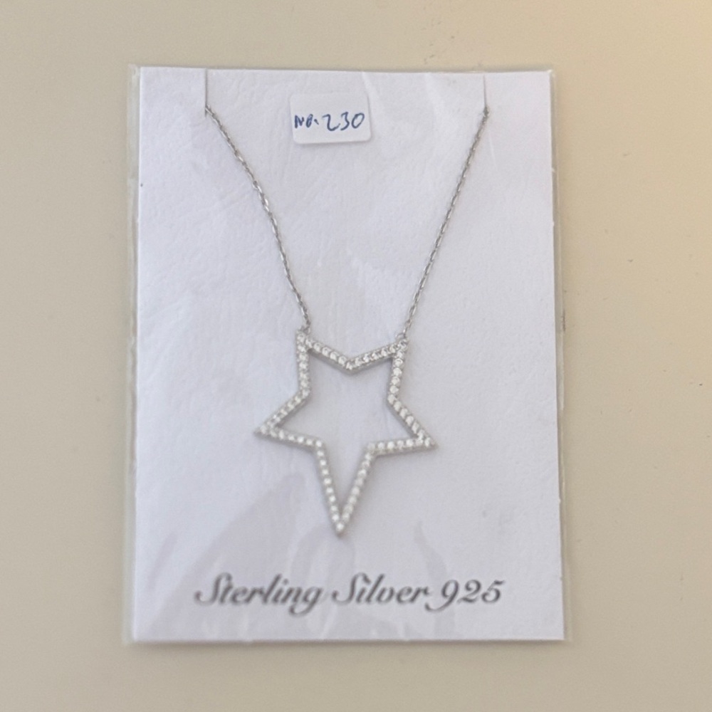 Dazzling Star Pendant Necklace in Sterling Silver